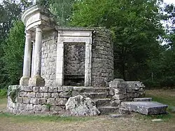 Le Temple de la philosophie, vu depuis le nord-est.