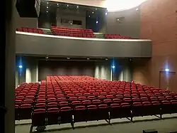 La salle de théâtre Victor Boucher vue de la scène.