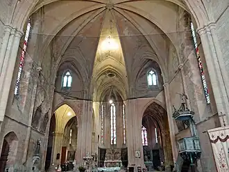 La nef et les trois absides.