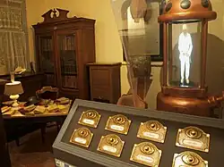 Bureau du poète Jules Mousseron et son hologramme.