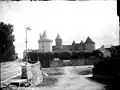 À l'arrière, le château de Bourganeuf, juillet 1909.