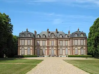 La façade sud du château de Vérigny.