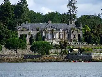 Le château de Lanniron au bord de l'Odet, ancienne résidence d'été des évêques de Quimper.