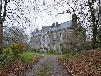 Le château de Pont-Sal : vue extérieure d'ensemble.