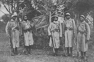 Le fanion du 43e bataillon de tirailleurs sénégalais décoré de la fourragère, 1918.