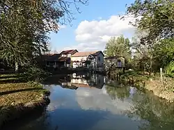 Le moulin à eau.