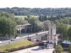Le pont-canal de Béziers (canal du Midi) et le pont d'Occitanie.