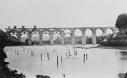 Le viaduc ferroviaire de Kerhuon en construction, 1862.