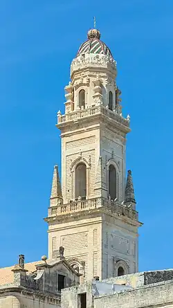 Le campanile.