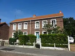 La cité au nord de la fosse.