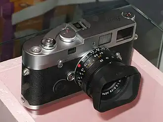 Leica MP avec son Elmarit 28mm ƒ/2.8