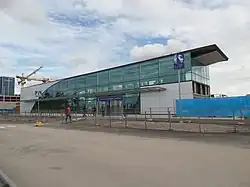 Entrée de la gare le jour de l'inauguration.
