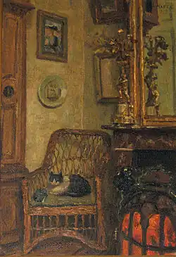 Intérieur avec un chat dormant..