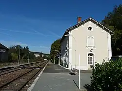 Bâtiment vu de profil avec l'œil de bœuf.