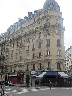 15-17, rue Michel Chasles : immeuble de rapport d'angle dessiné par les architectes Charlet et Perrin (1911).