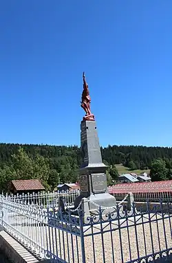 Le monument aux morts.