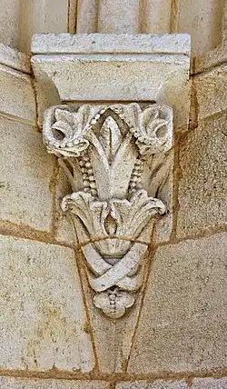 Ornement (XIXe&nbsp;siècle), porche de l'église.