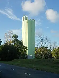 Un château d'eau aux Mathes (Charente-Maritime), France.