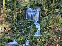 La cascade de la source de l'Angillon.