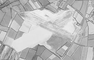 Aérodrome des Sables d'Olonne le 26 juillet 1967 avec une piste en herbe balisée