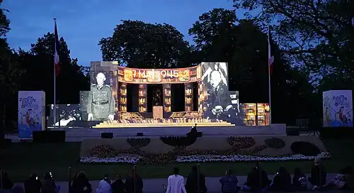 illumination pour le 80e anniversaire de la signature à Reims de la reddition allemande.