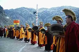 Les moines du Monastère zurmang gaden.