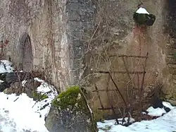 Charrue destinée au travail de la vigne sur terrains caillouteux.