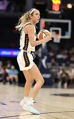 Lexie Hull sous le maillot du Fever.