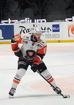 Description de l'image Liam Reddox AIK-Växjö 2014-01-16.jpg.