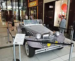 Voiture en strass de Liberace.