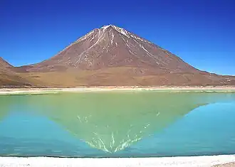 Le Licancabur et la Laguna Verde en 2007.