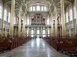 Les orgues de tribune.