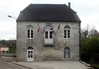 Façade de la mairie.