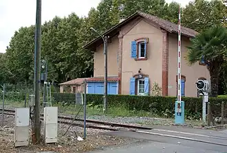 Le passage à niveau no&nbsp;79 de la ligne de Morcenx à Bagnères-de-Bigorre, rue de la Fonderie, à Maubourguet.
