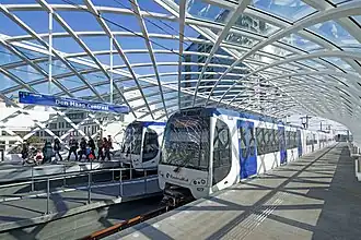 Rames RSG3 de Bombardier à quai à la station La Haye-Central, terminus nord de la ligne E du métro de Rotterdam.