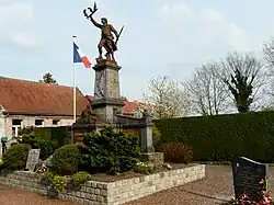 Le Poilu victorieux de Ligny-en-Cambrésis