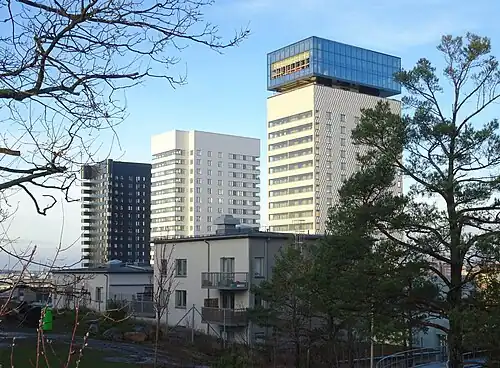 De gauche à droite: Kajen 4, Kajen 5 et Kajplats 6, vus d'Årstabergsparken.