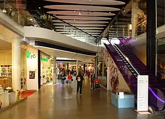 Le centre commercial, 2012.