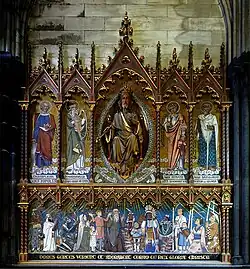 Photographie en couleurs de la mosaïque murale vue de face.