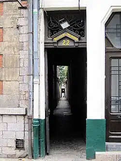 Entrée du passage des trois anguilles dans la rue Négrier