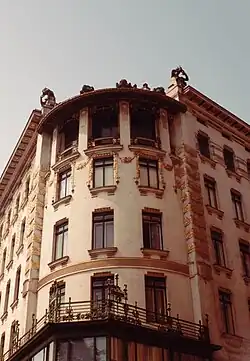 Les travées d'angle.