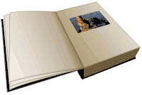 Livre ouvert avec page blanche à gauche et une image animée à droite.