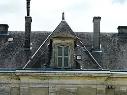 La lucarne centrale de la façade nord.