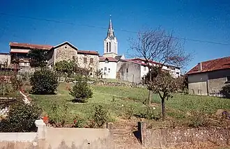 Livinhac-le-Haut et le clocher de l’église Saint-Adrien.