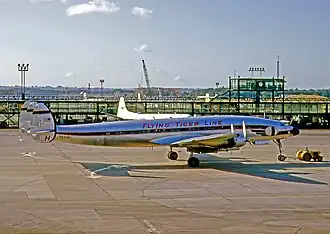 Un Lockheed L-1049 Super Constellation de Flying Tiger Line, similaire à l’appareil disparu en 1962.