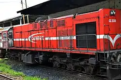 Locomotive marque Bombardier canadien type CC série 2230 le la société de transport par chemin de fer du Cameroun dans une gare.