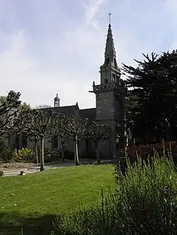 Locquirec : l'église paroissiale Saint-Jacques, vue méridionale