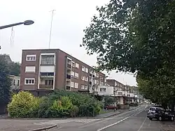 Logements et commerces du mail de Sambre dessinés par Lurçat, Maubeuge