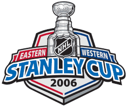 Logo avec la Coupe Stanley et les mots "Eastern" en rouge à gauche et "Western" en bleu à droite ainsi que "Stanley Cup 2006"
