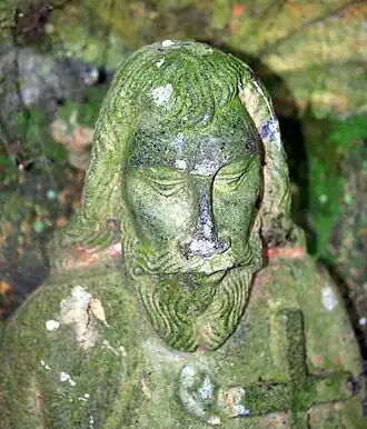 Statue de Jean le Baptiste par Roland Doré, détail.